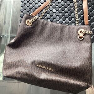 Micheal kors signature bag